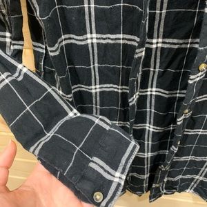 H&M Tops - H&M flannel H&M Tops - H&M flannel
